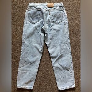 Levi’s 550 lightwash jeans
